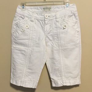 Aeropostale White Bermuda Size 1/2